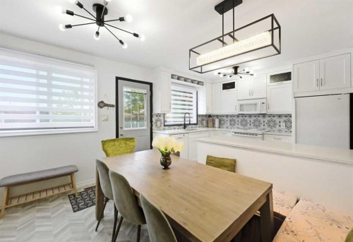 4420 3 Street Ne, Calgary, AB - Indoor Photo Showing Dining Room