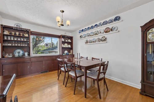 819 Thorneycroft Drive Nw, Calgary, AB 