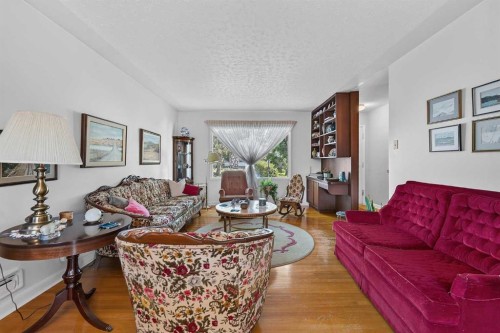 819 Thorneycroft Drive Nw, Calgary, AB 