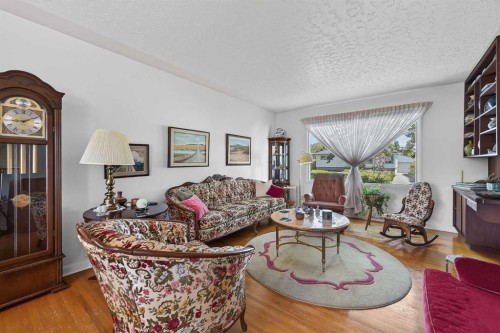 819 Thorneycroft Drive Nw, Calgary, AB 