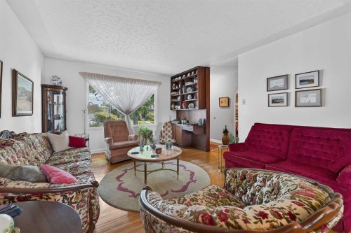 819 Thorneycroft Drive Nw, Calgary, AB 
