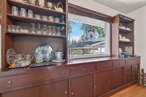 819 Thorneycroft Drive Nw, Calgary, AB 