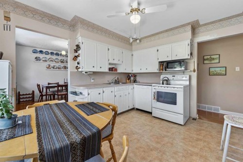 819 Thorneycroft Drive Nw, Calgary, AB 