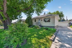 819 Thorneycroft Drive NW Calgary, AB T2K 3K5