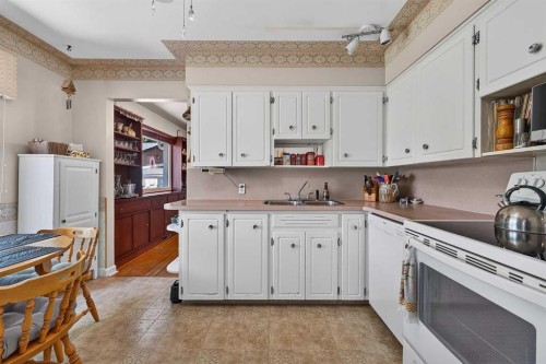819 Thorneycroft Drive Nw, Calgary, AB 
