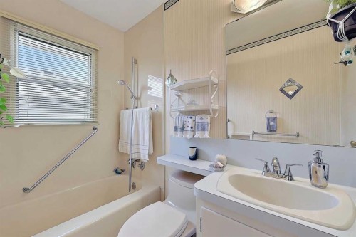 819 Thorneycroft Drive Nw, Calgary, AB 