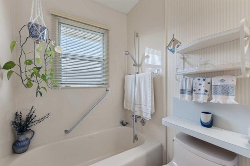 819 Thorneycroft Drive Nw, Calgary, AB 