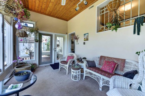 819 Thorneycroft Drive Nw, Calgary, AB 