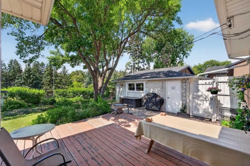 819 Thorneycroft Drive Nw, Calgary, AB 