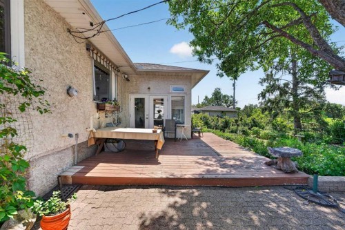 819 Thorneycroft Drive Nw, Calgary, AB 