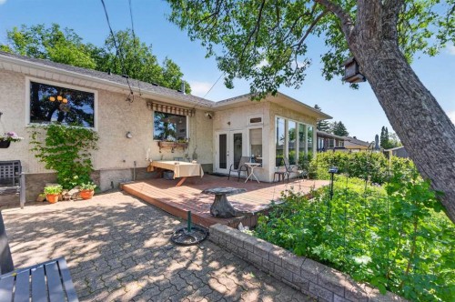 819 Thorneycroft Drive Nw, Calgary, AB 