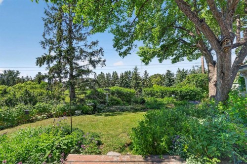 819 Thorneycroft Drive Nw, Calgary, AB 