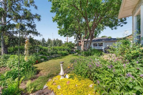 819 Thorneycroft Drive Nw, Calgary, AB 