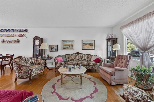 819 Thorneycroft Drive Nw, Calgary, AB 