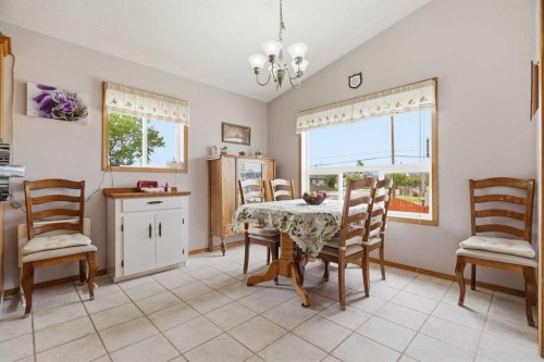 1706 3 Avenue Se, High River, AB - Indoor Photo Showing Dining Room