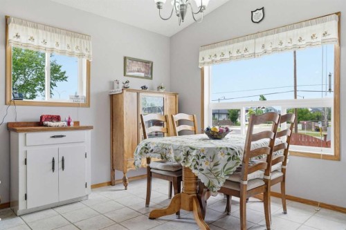 1706 3 Avenue Se, High River, AB - Indoor Photo Showing Dining Room