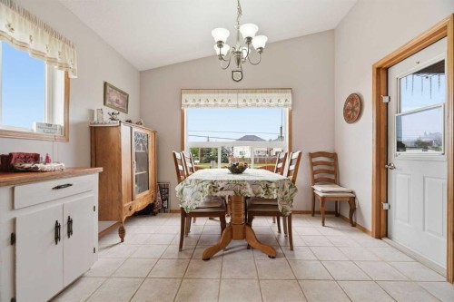 1706 3 Avenue Se, High River, AB - Indoor Photo Showing Dining Room
