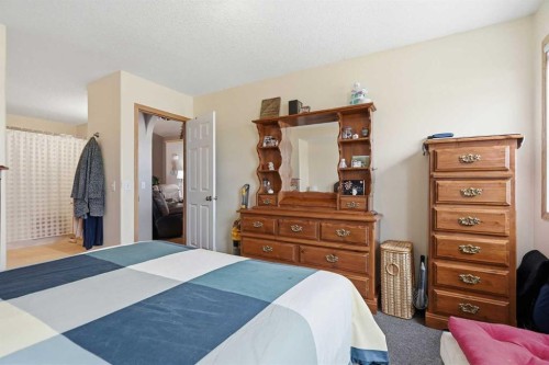 1706 3 Avenue Se, High River, AB - Indoor Photo Showing Bedroom