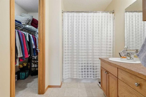 1706 3 Avenue Se, High River, AB - Indoor