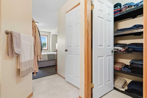1706 3 Avenue Se, High River, AB - Indoor