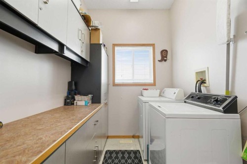 1706 3 Avenue Se, High River, AB - Indoor Photo Showing Laundry Room