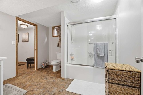 1706 3 Avenue Se, High River, AB - Indoor Photo Showing Bathroom