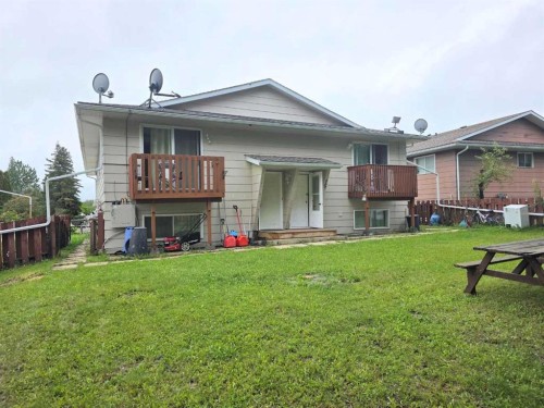 709 Hammond Drive South, Fox Creek, AB - Outdoor