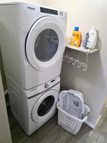 709 Hammond Drive South, Fox Creek, AB - Indoor Photo Showing Laundry Room