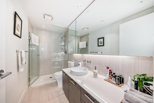 2804-901 10 Avenue Sw, Calgary, AB - Indoor Photo Showing Bathroom
