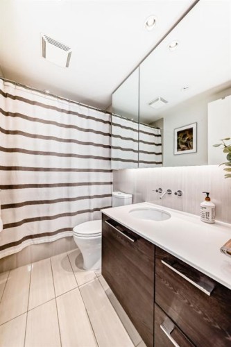 2804-901 10 Avenue Sw, Calgary, AB - Indoor Photo Showing Bathroom
