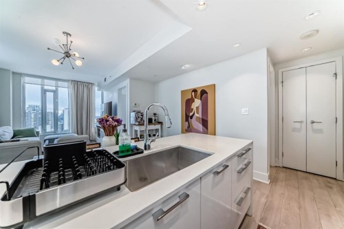 2804-901 10 Avenue Sw, Calgary, AB - Indoor Photo Showing Kitchen