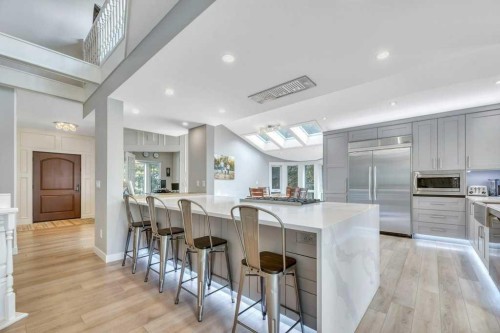 601 East Chestermere Drive, Chestermere, AB - Indoor Photo Showing Kitchen With Upgraded Kitchen