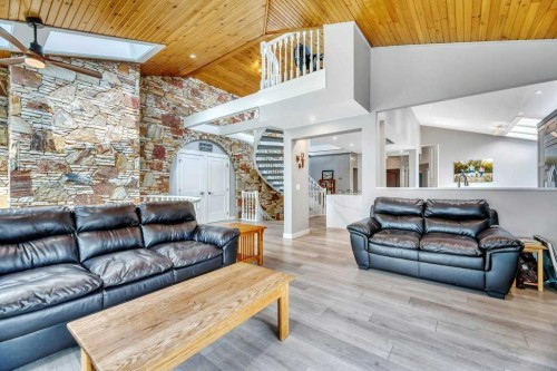 601 East Chestermere Drive, Chestermere, AB - Indoor Photo Showing Living Room