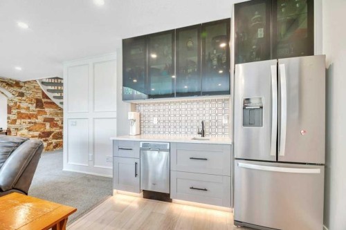 601 East Chestermere Drive, Chestermere, AB - Indoor Photo Showing Kitchen