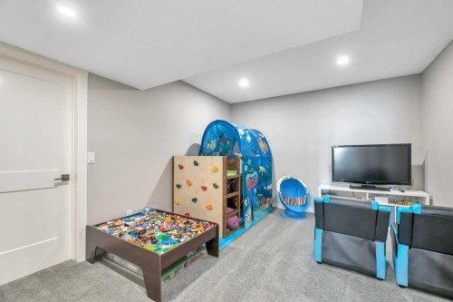 601 East Chestermere Drive, Chestermere, AB - Indoor Photo Showing Other Room