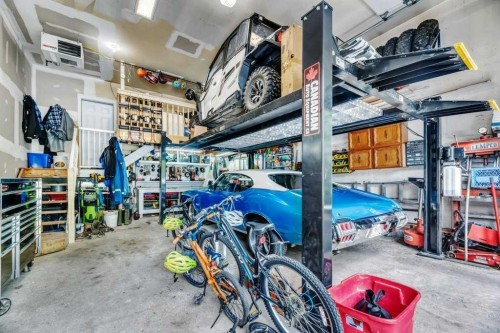 601 East Chestermere Drive, Chestermere, AB - Indoor Photo Showing Garage