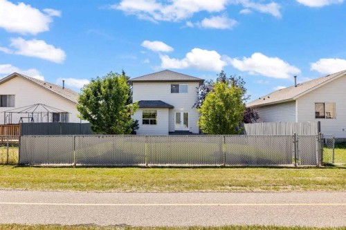 158 Saratoga Close Ne, Calgary, AB - Outdoor