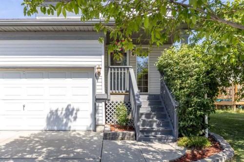 158 Saratoga Close Ne, Calgary, AB - Outdoor