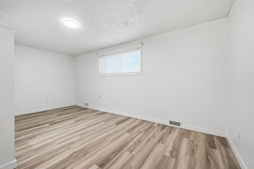 5626 Pensacola Crescent Se, Calgary, AB 