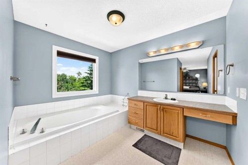 107 2A Avenue Nw, Diamond Valley, AB 
