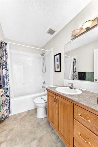 107 2A Avenue Nw, Diamond Valley, AB 