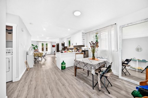 19 Berwick Crescent Nw, Calgary, AB - Indoor