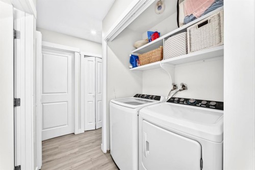19 Berwick Crescent Nw, Calgary, AB - Indoor Photo Showing Laundry Room
