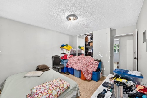 4940 Rundlewood Road Ne, Calgary, AB - Indoor Photo Showing Bedroom