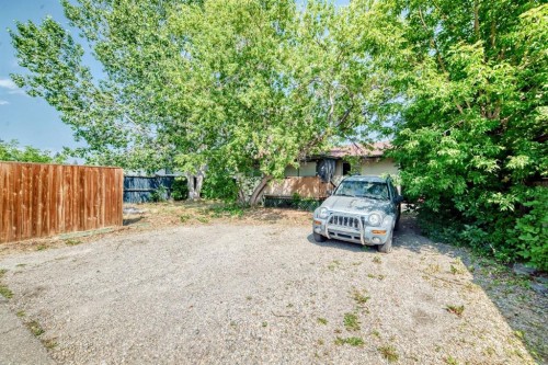 4940 Rundlewood Road Ne, Calgary, AB - Outdoor