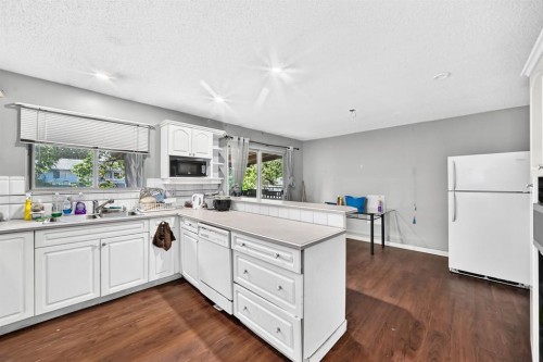 4940 Rundlewood Road Ne, Calgary, AB - Indoor Photo Showing Kitchen