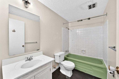52 Doverdale Mews Se, Calgary, AB 