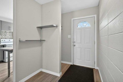 303-2211 19 Street Ne, Calgary, AB - Indoor