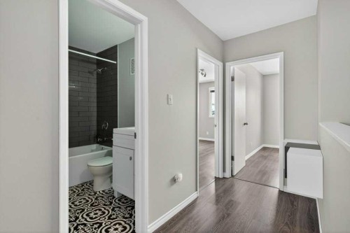 303-2211 19 Street Ne, Calgary, AB - Indoor Photo Showing Bathroom
