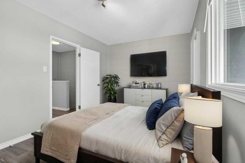 303-2211 19 Street Ne, Calgary, AB - Indoor Photo Showing Bedroom